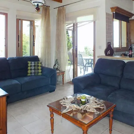In Sleeps 6 With Pool Air Con And Wifi Willa Argaka