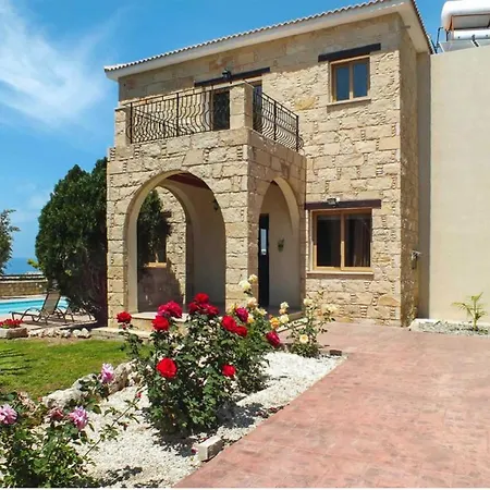 In Sleeps 6 With Pool Air Con And Wifi *