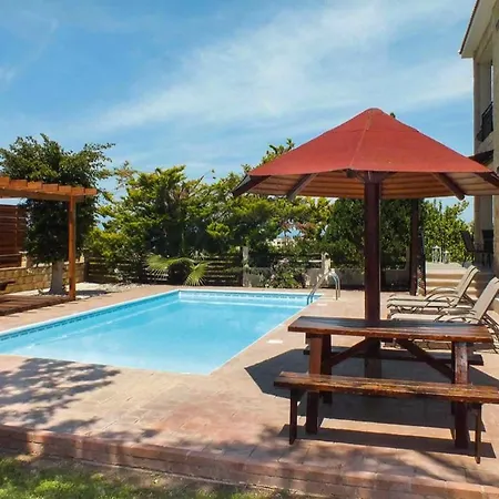 In Sleeps 6 With Pool Air Con And Wifi