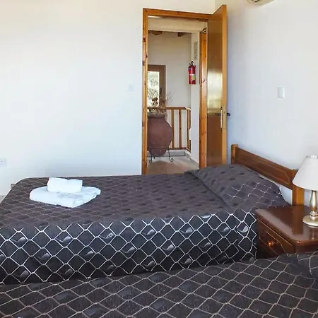 In Sleeps 6 With Pool Air Con And Wifi Βίλα *
