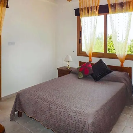 In Sleeps 6 With Pool Air Con And Wifi *